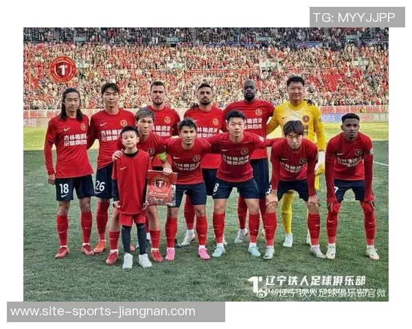 足球明星迪力穆拉提的成长之路与辉煌成就揭秘